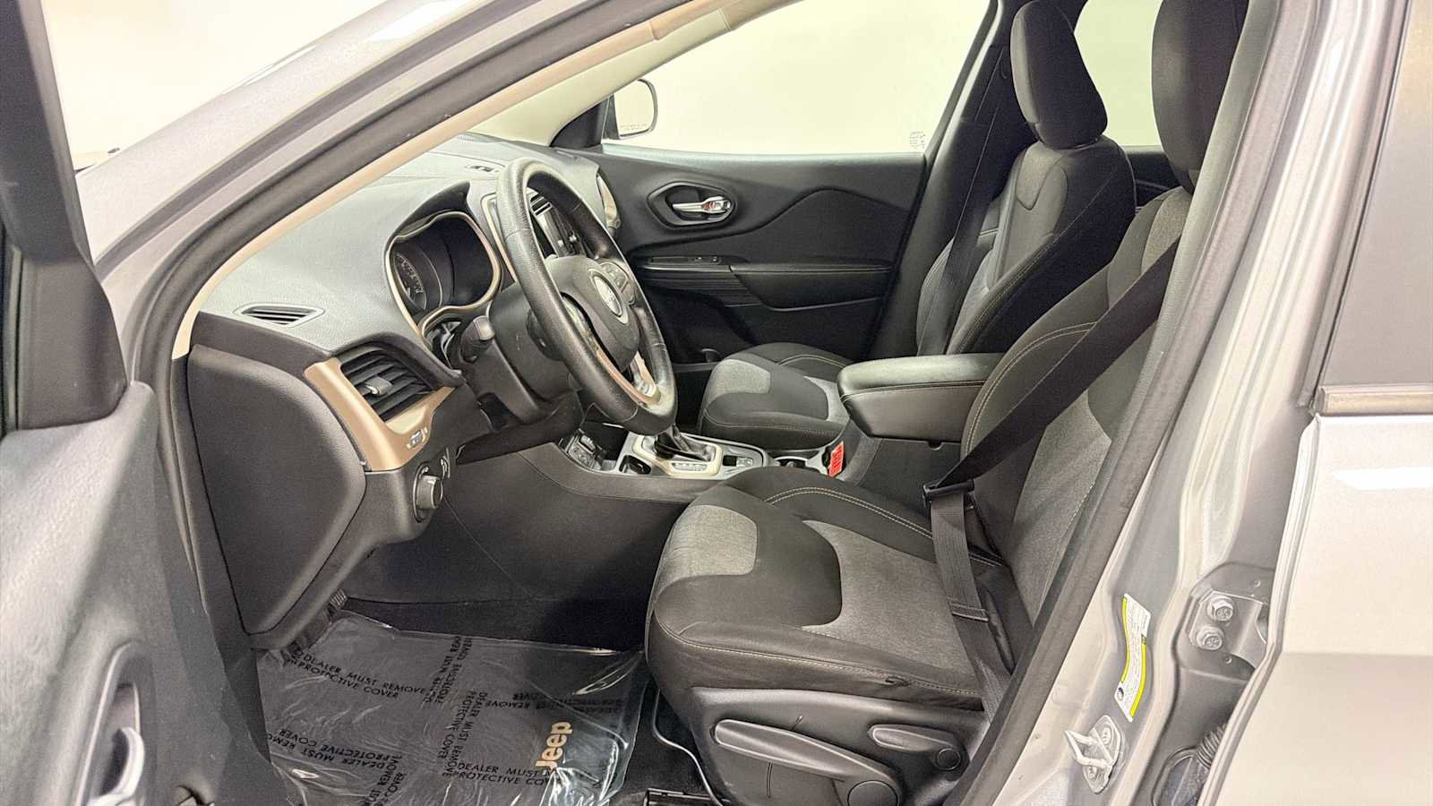Used 2014 Jeep Cherokee Sport FWD image 13