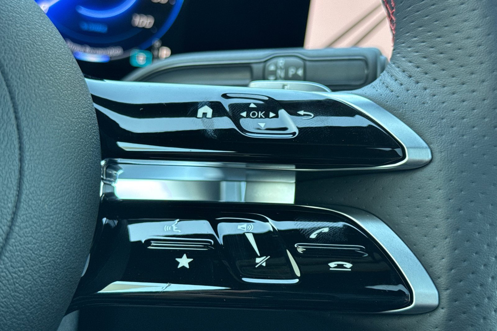 Used 2024 Mercedes-Benz EQB 300 4MATIC image 30