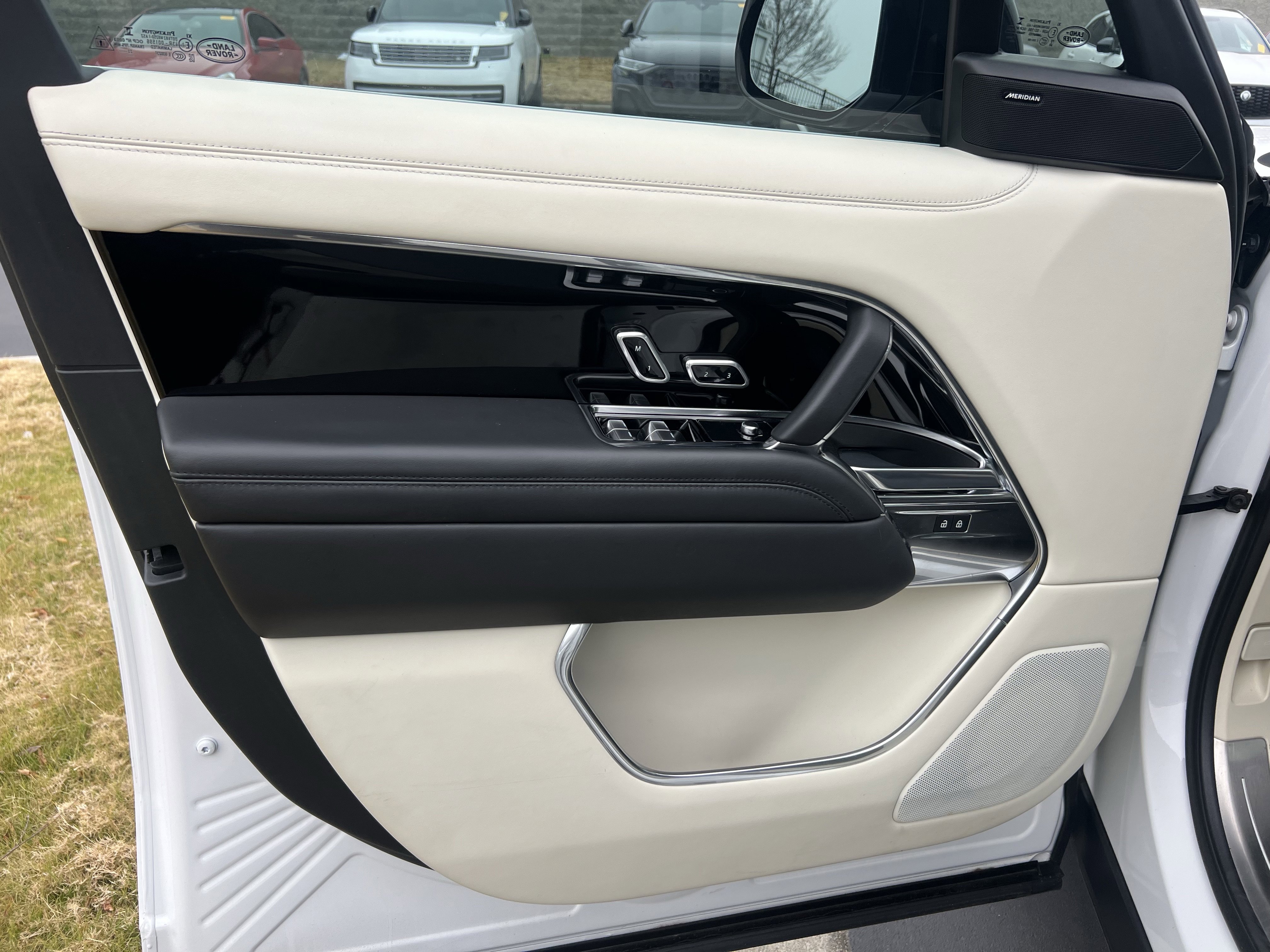 Certified 2023 Land Rover Range Rover SE image 14