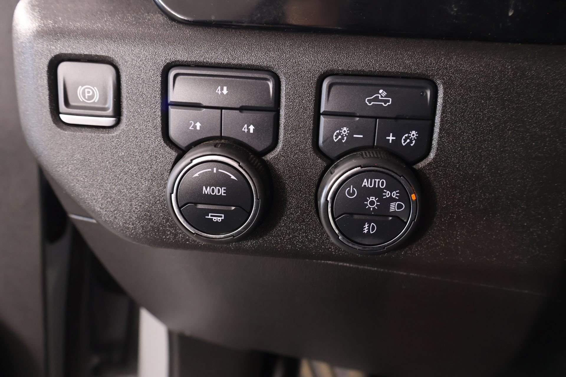 Used 2024 Chevrolet Silverado 2500 LT w/ Convenience Package AWD/4WD image 8