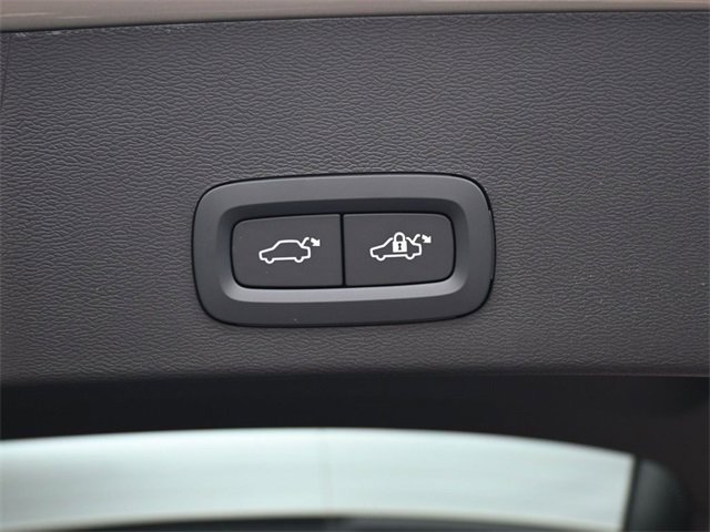 New 2026 Volvo XC40 B4 Plus w/ Protection Package Premier image 32