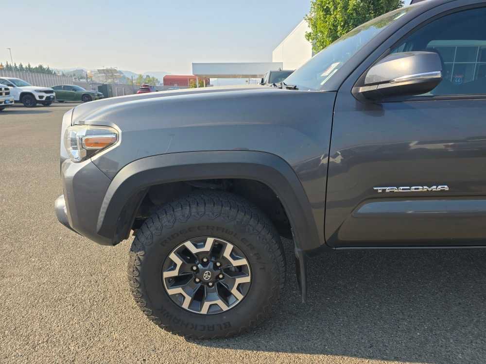 Used 2018 Toyota Tacoma TRD Off-Road AWD/4WD image 6