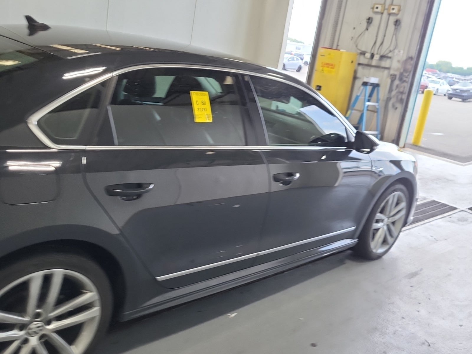 Used 2017 Volkswagen Passat 1.8T R-Line FWD image 3