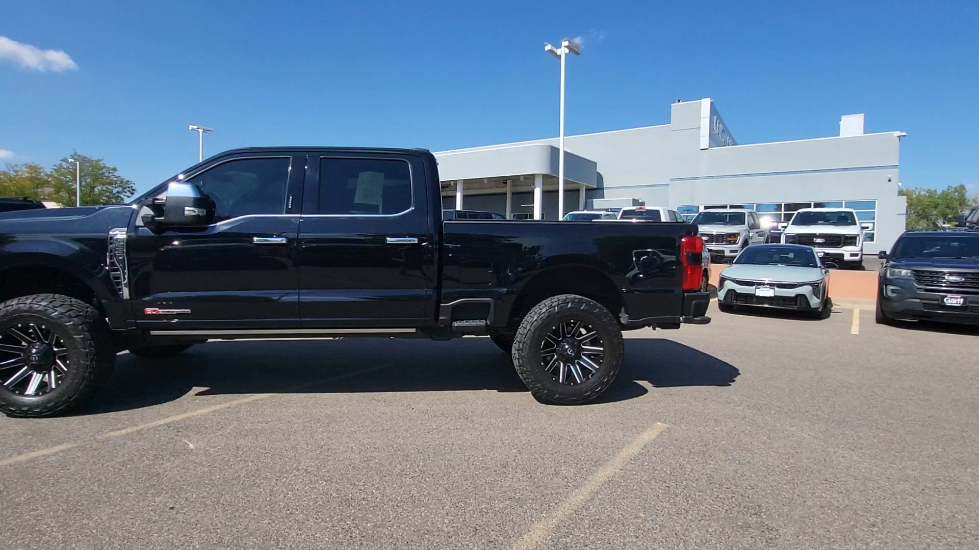Used 2024 Ford F250 Platinum AWD/4WD image 2