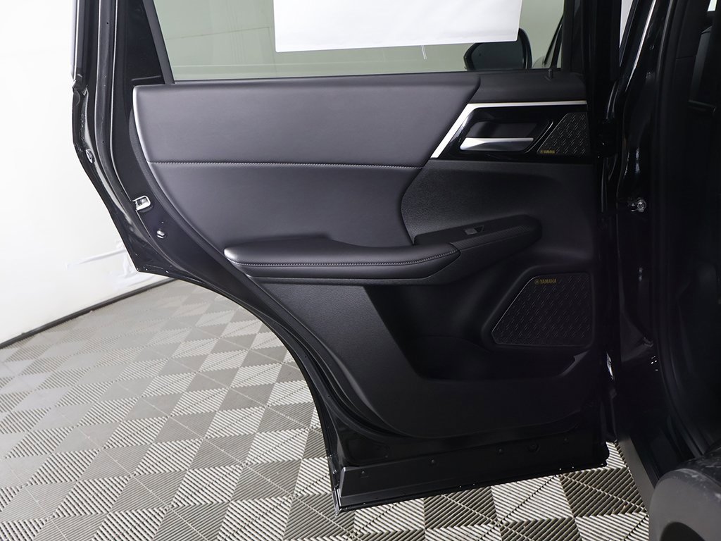 New 2025 Mitsubishi Outlander SE image 29