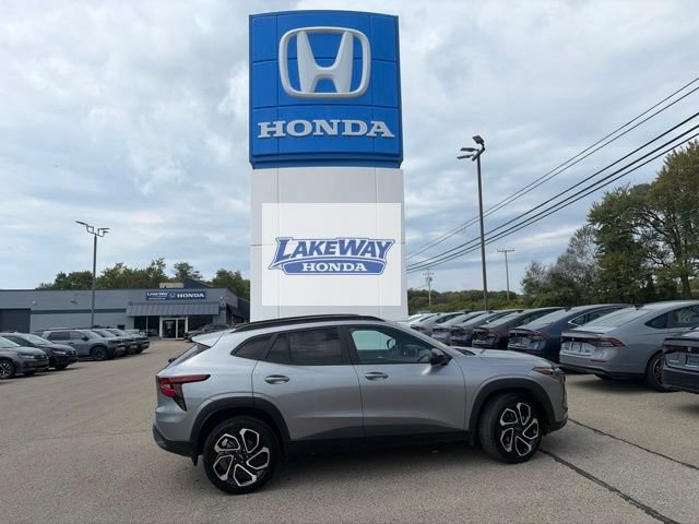 Used 2025 Chevrolet Trax RS w/ Sunroof Package