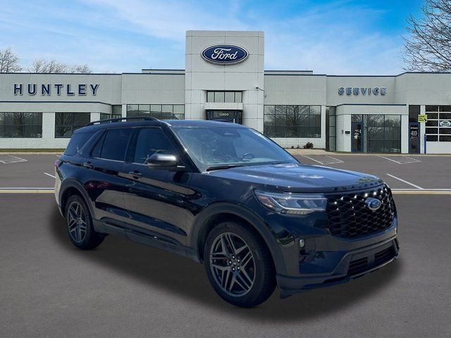 Certified 2025 Ford Explorer ST AWD/4WD image 4