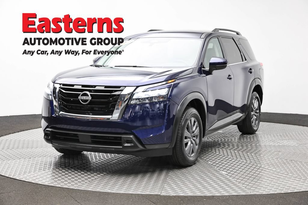Used 2025 Nissan Pathfinder SV FWD image 1