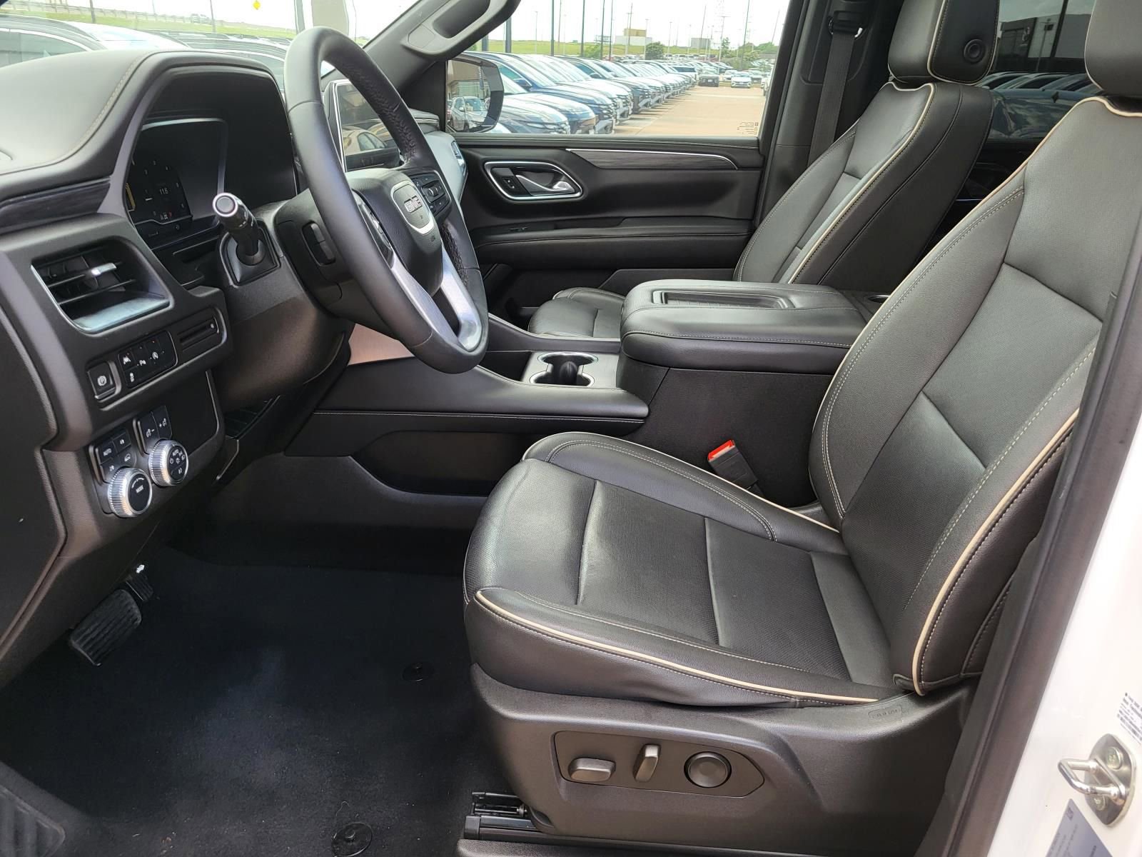 Used 2023 GMC Yukon XL SLT AWD/4WD image 24