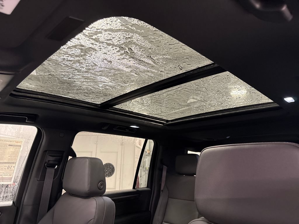 New 2026 Chevrolet Suburban Z71 w/ Z71 Off-Road Package AWD/4WD image 3