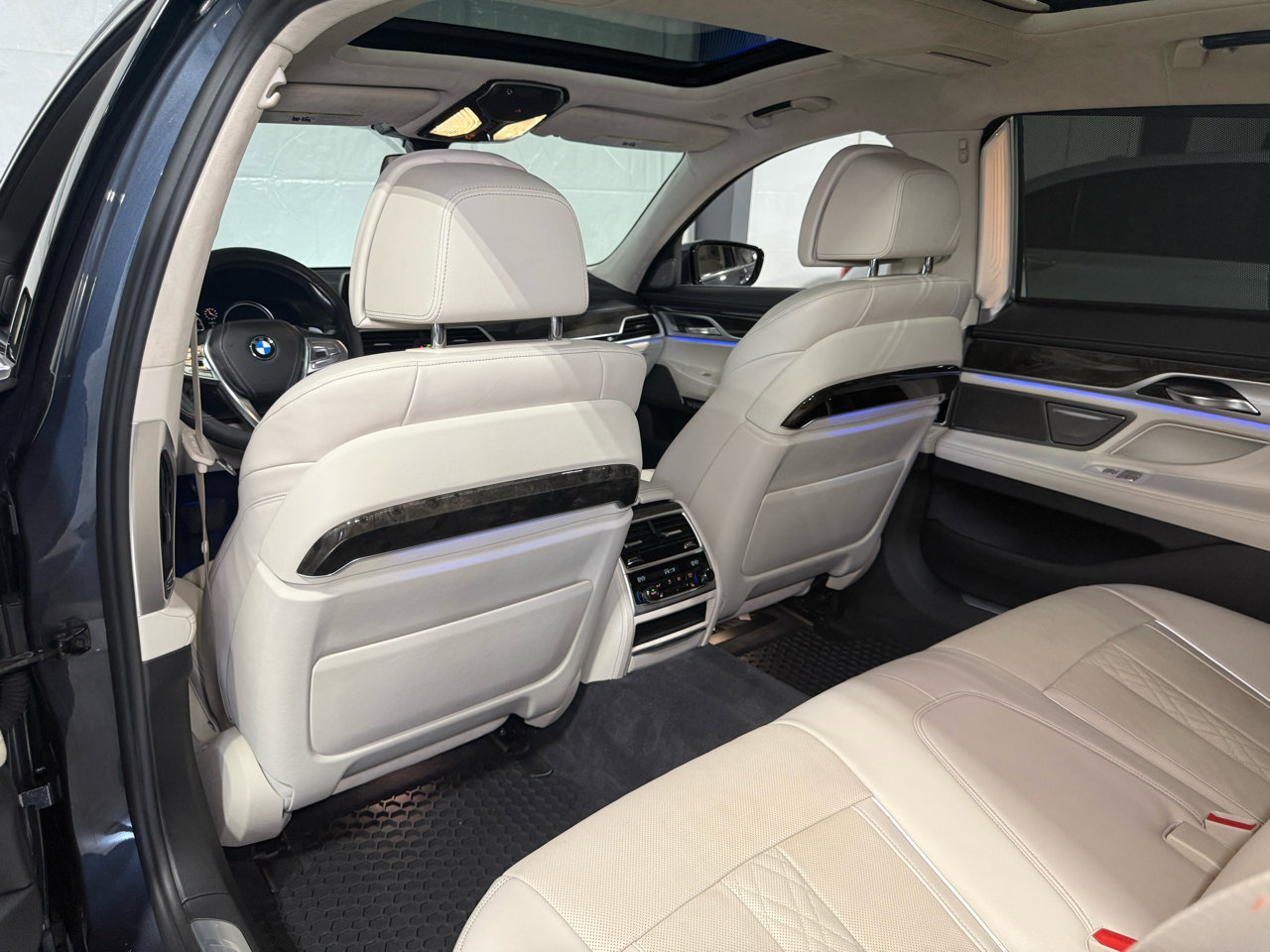 Used 2018 BMW 750i xDrive image 42