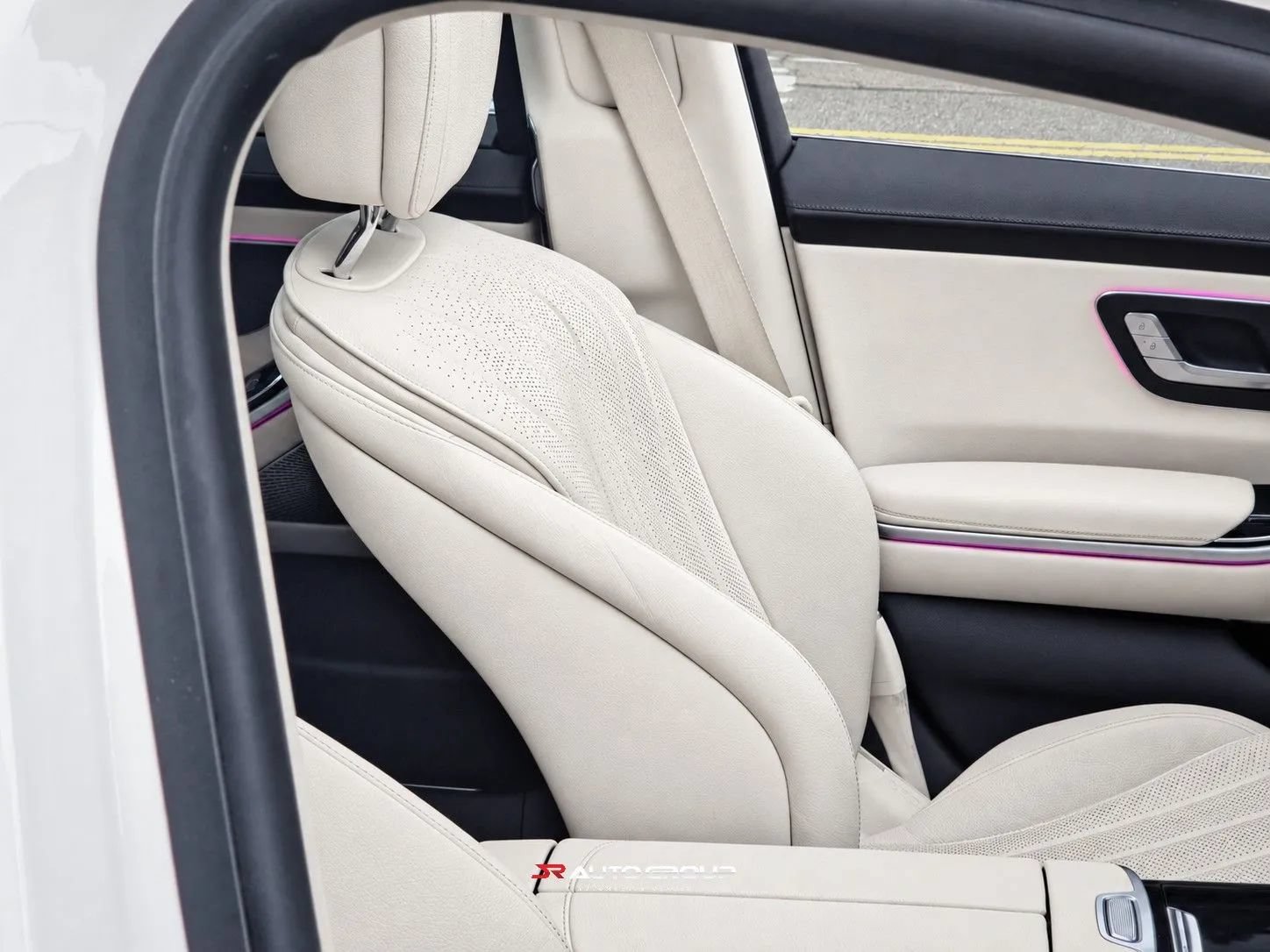 Used 2022 Mercedes-Benz S 500 4MATIC w/ AMG Line Package image 49