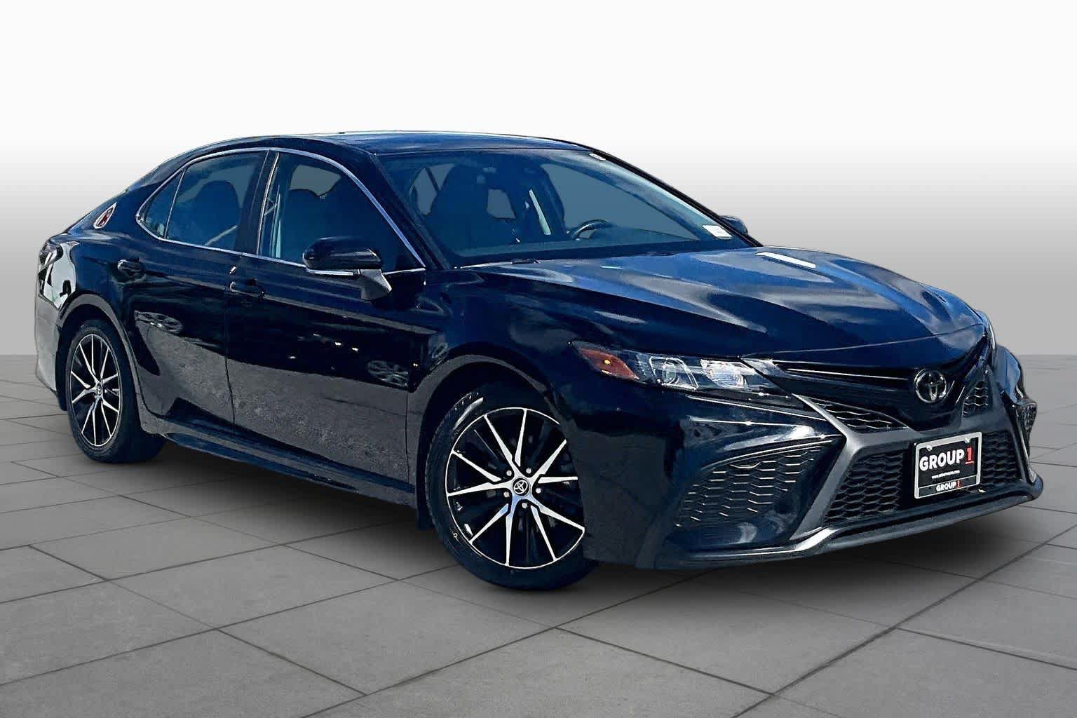 Used 2024 Toyota Camry SE AWD/4WD image 3