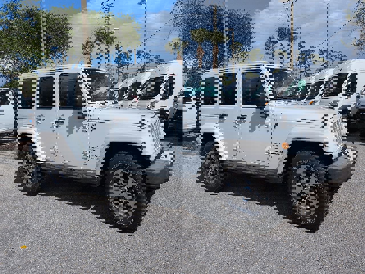 Used 2016 Jeep Wrangler Unlimited Sahara image 2