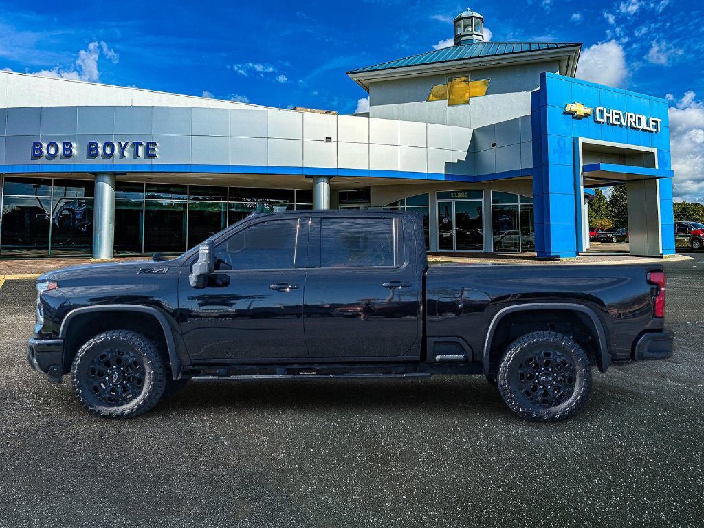 Used 2024 Chevrolet Silverado 3500 LTZ w/ LTZ Plus Package AWD/4WD image 8