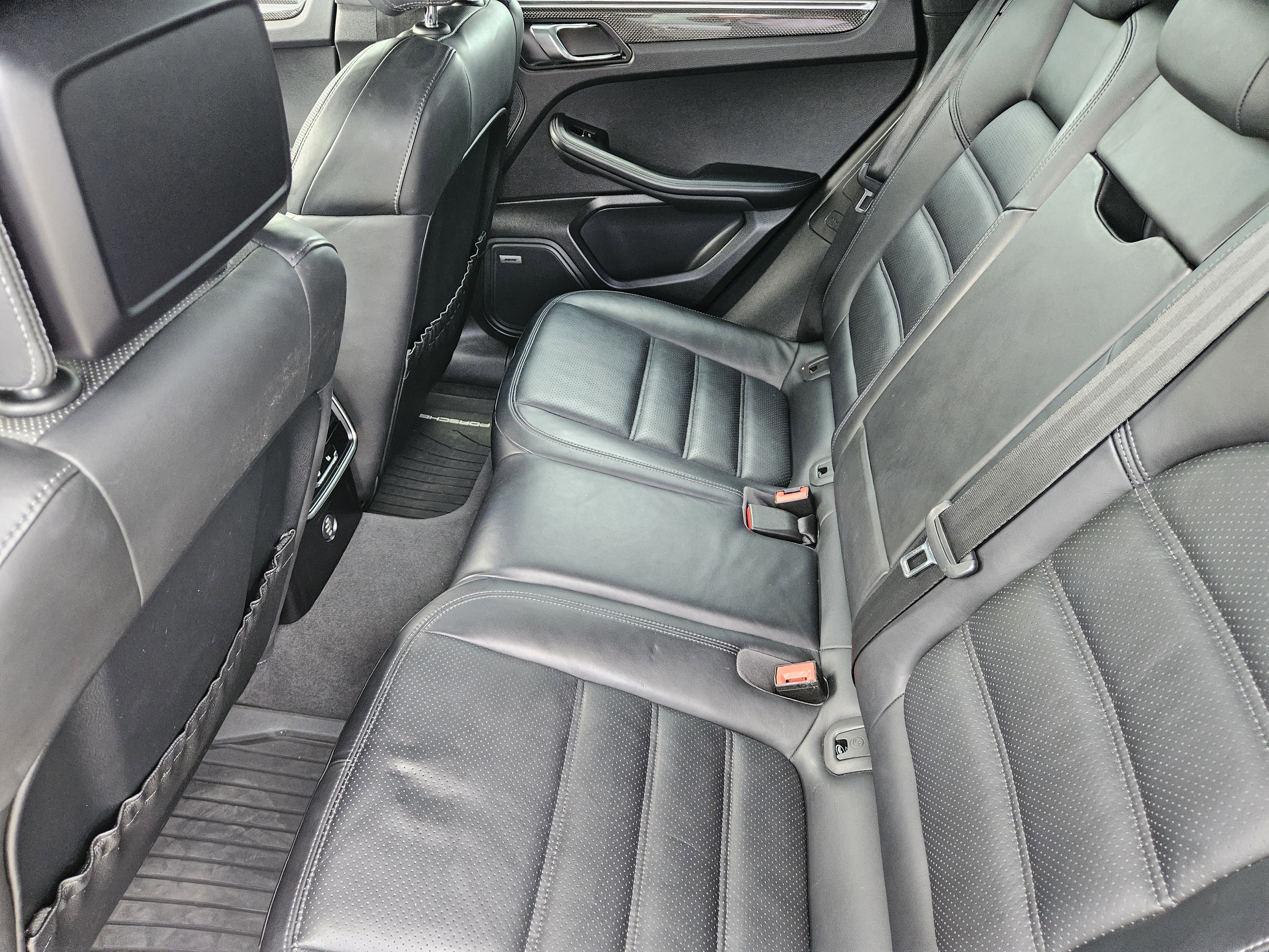 Used 2017 Porsche Macan Turbo AWD/4WD image 28