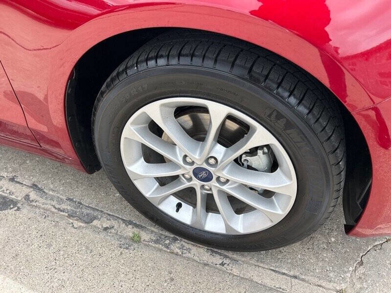 Used 2019 Ford Fusion SE image 9