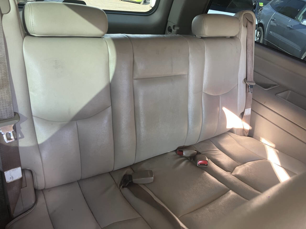 Used 2003 Chevrolet Suburban Z71 image 26
