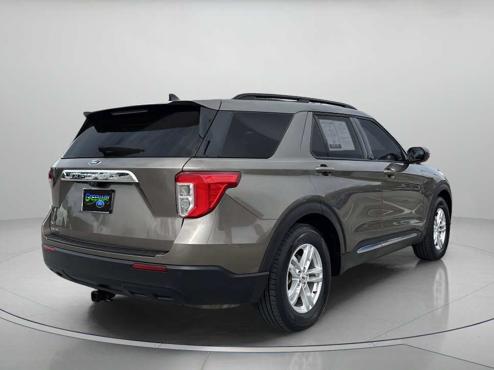 Used 2021 Ford Explorer XLT image 3