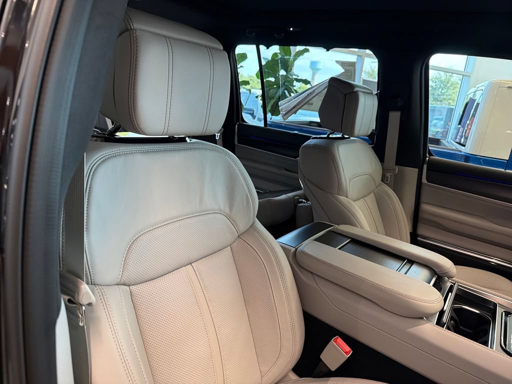 New 2026 Jeep Grand Wagoneer Summit w/ Premium Group III AWD/4WD image 36