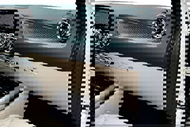 Certified 2025 Mercedes-Benz GLA 250 4MATIC image 29