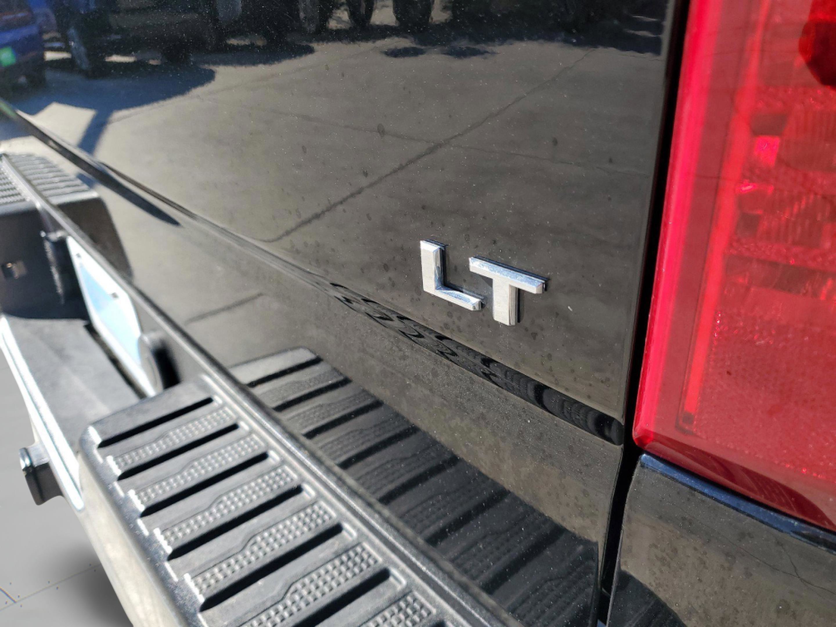 Used 2025 Chevrolet Silverado 1500 LT AWD/4WD image 29