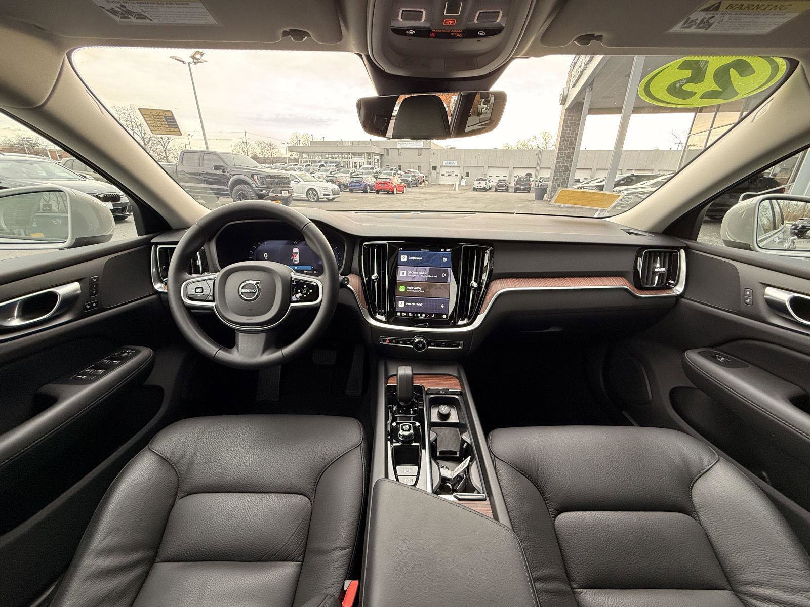 Used 2025 Volvo V60 B5 Cross Country Plus image 27