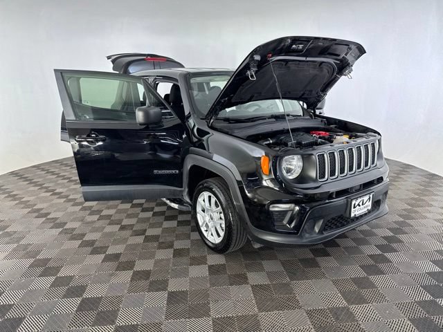 Used 2023 Jeep Renegade Latitude AWD/4WD image 14