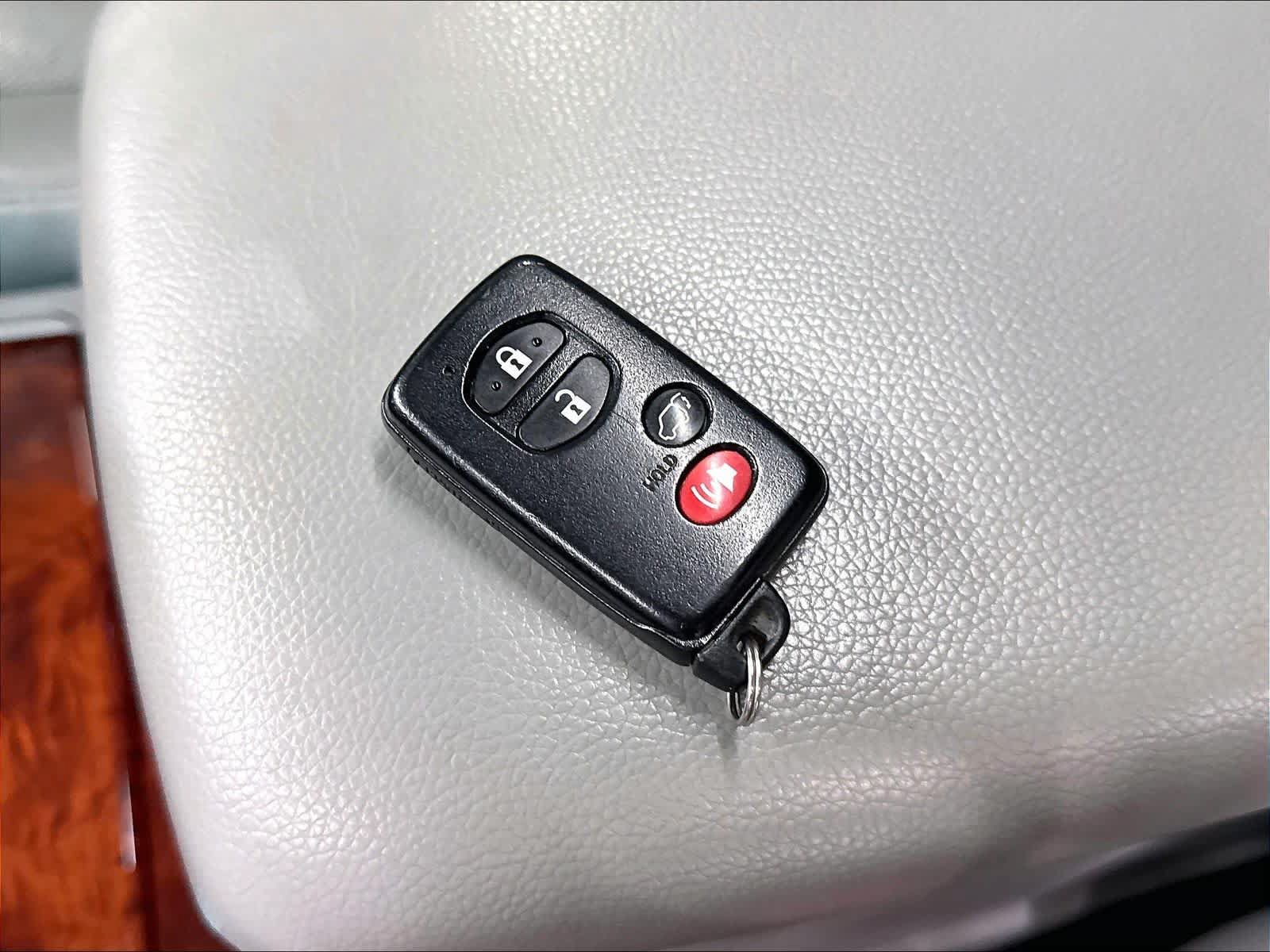 Used 2013 Toyota Highlander Limited AWD/4WD image 12