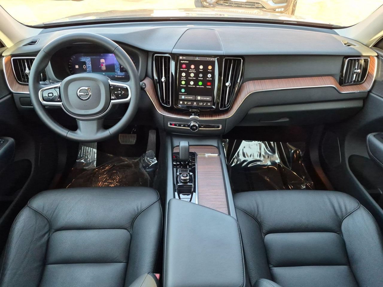 Certified 2024 Volvo XC60 B5 Plus w/ Protection Package Premier AWD/4WD image 23