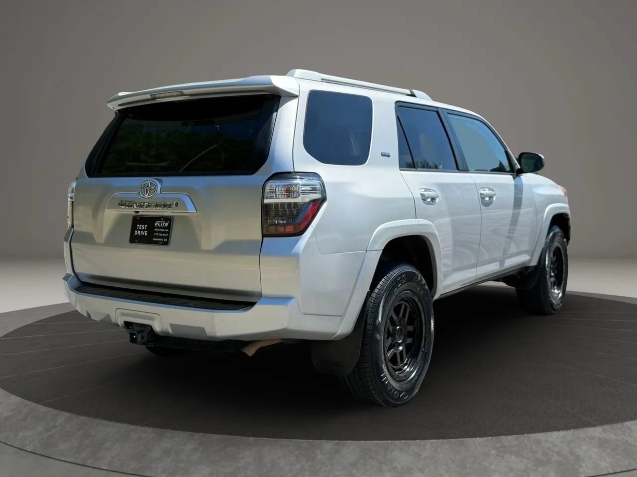 Used 2015 Toyota 4Runner SR5 AWD/4WD image 4