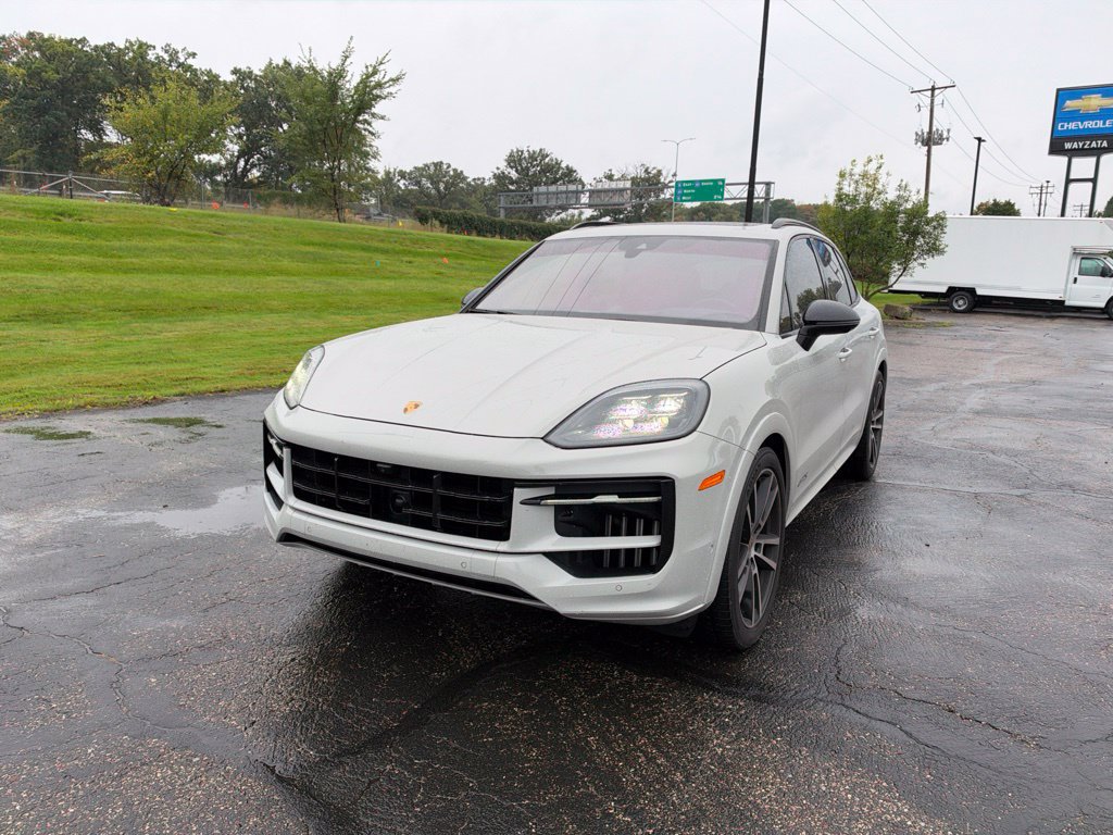 Used 2025 Porsche Cayenne GTS AWD/4WD image 7
