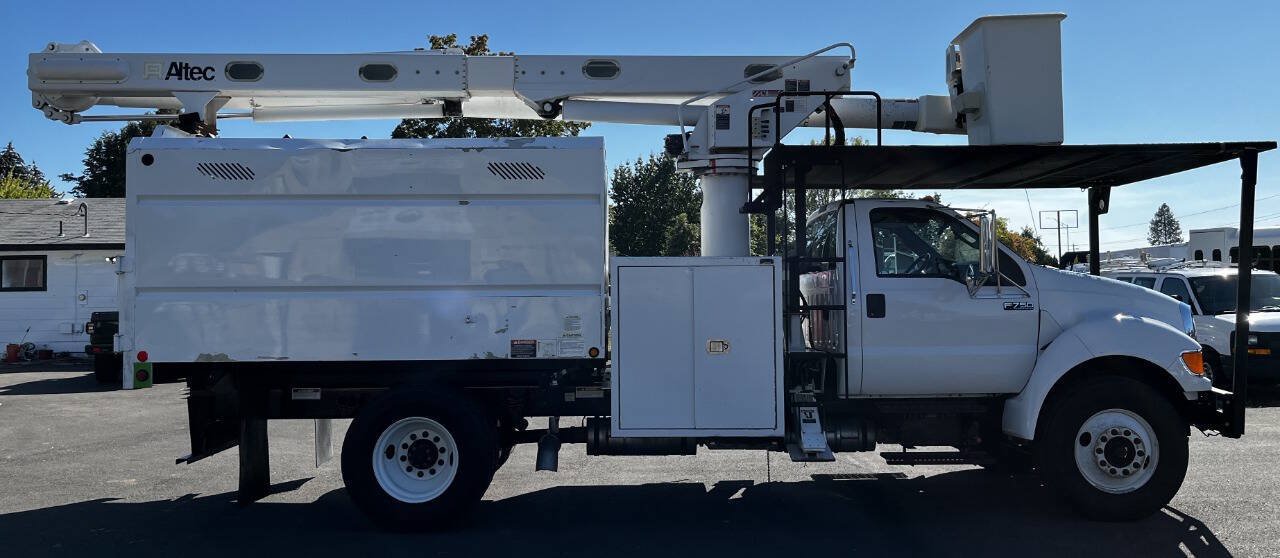 Used 2013 Ford F750 2WD Regular Cab Super Duty image 4