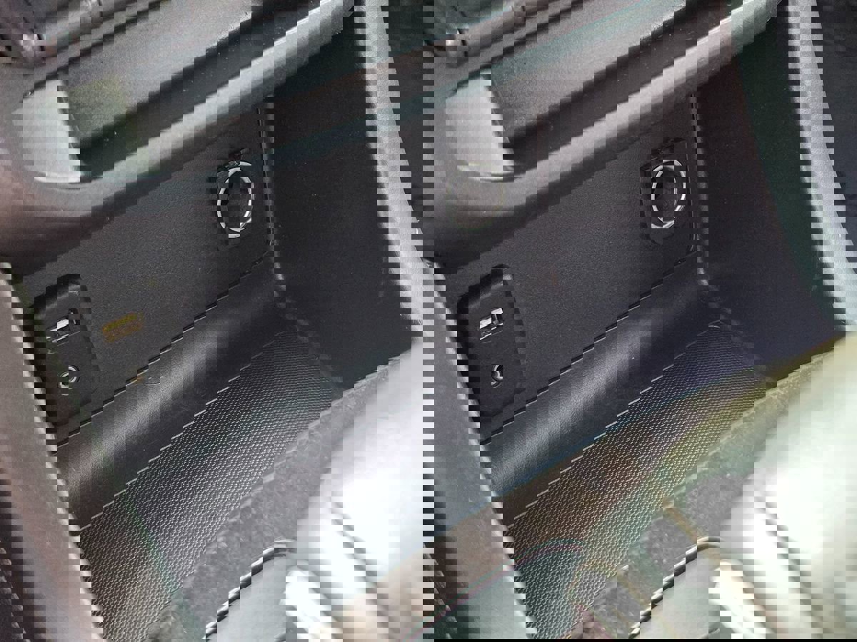 Used 2018 GMC Canyon SLE w/ SLE Convenience Package image 32