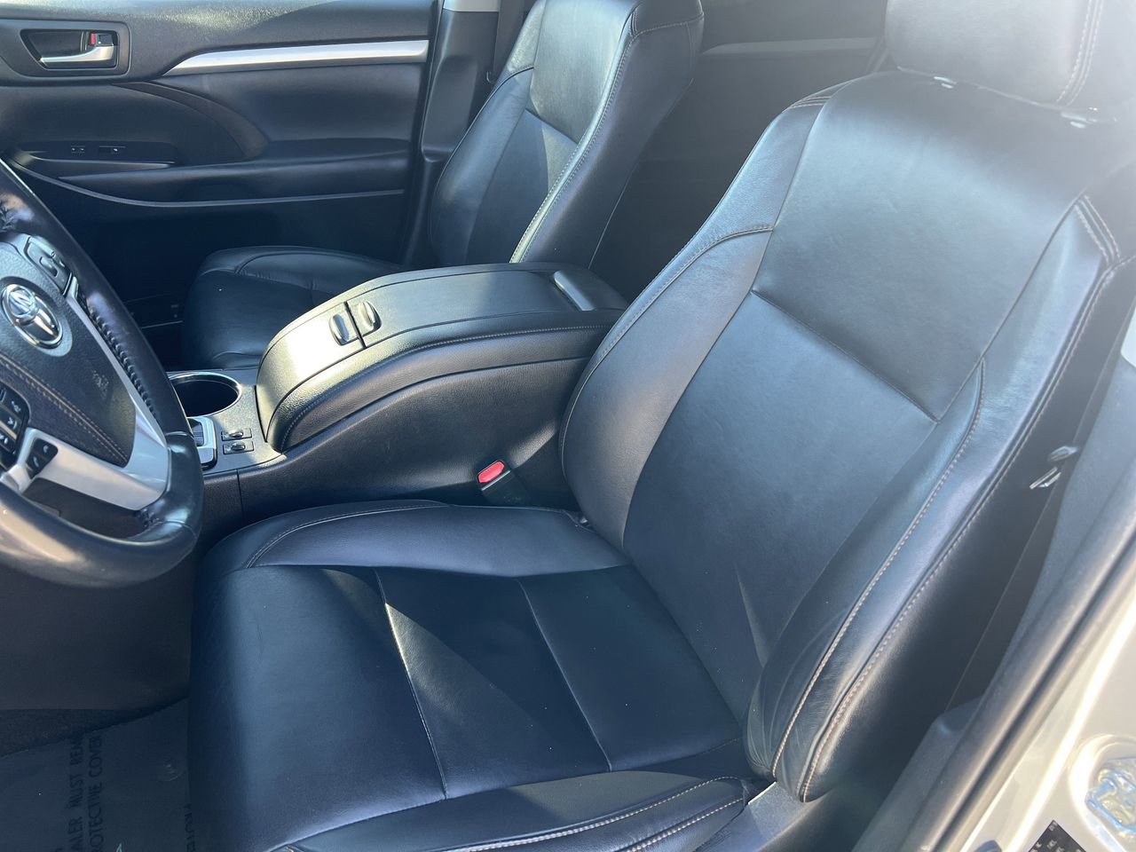 Used 2019 Toyota Highlander XLE image 24