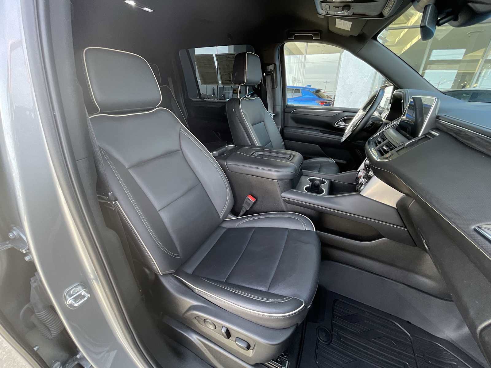 Used 2024 GMC Yukon XL SLT image 28