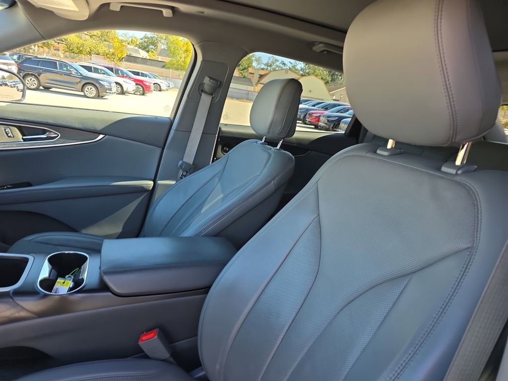 Used 2020 Lincoln Nautilus Reserve image 19