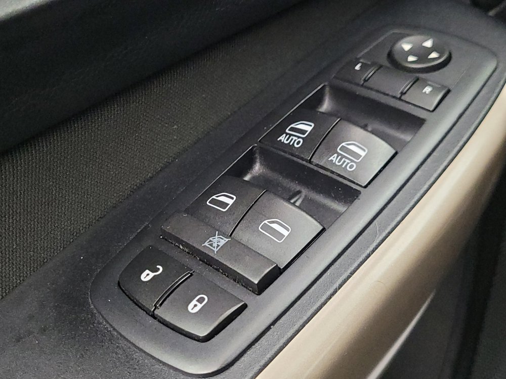 Used 2017 Jeep Cherokee Latitude FWD image 27