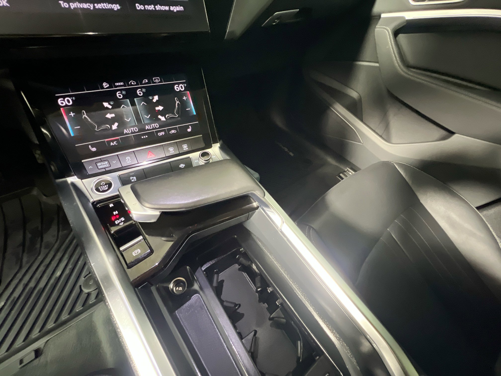 Used 2022 Audi e-tron Premium w/ Convenience Plus Package image 26