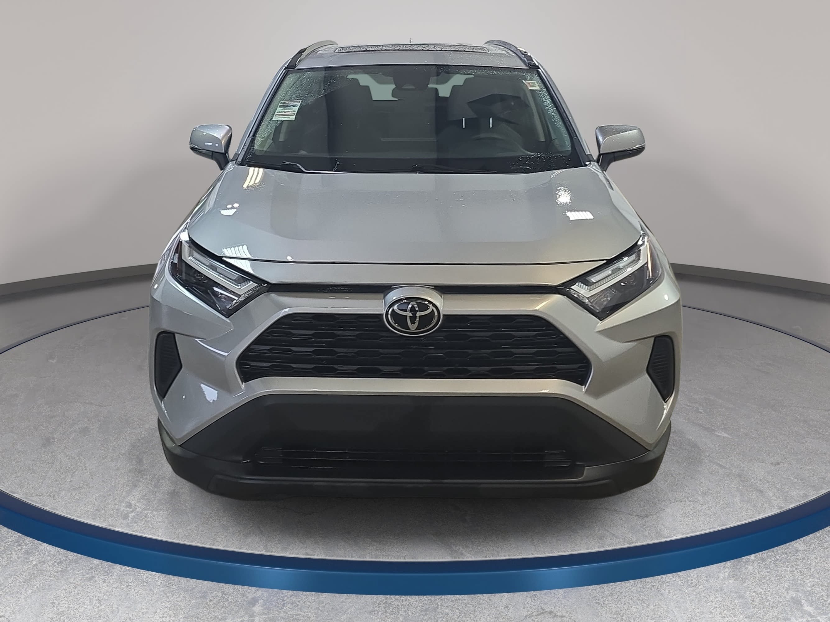 Used 2024 Toyota RAV4 XLE w/ Convenience Package FWD image 3