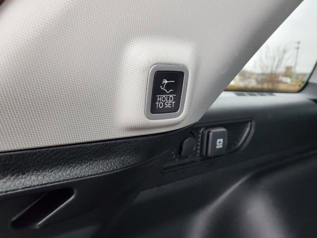 Used 2023 Jeep Grand Cherokee Laredo w/ Luxury Tech Group I image 29