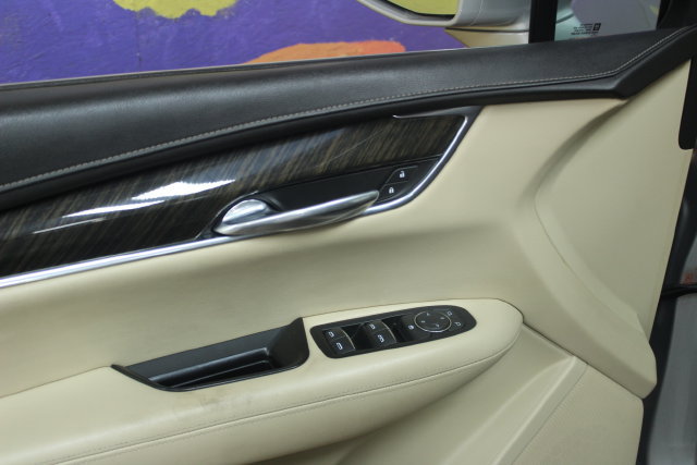 Used 2018 Cadillac XT5 AWD image 12