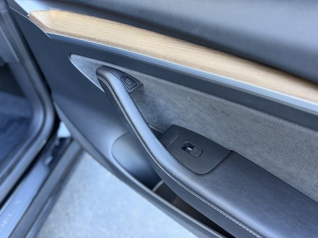 Used 2023 Tesla Model 3 Standard Range RWD image 29