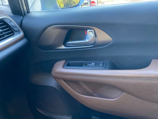Used 2017 Chrysler Pacifica Limited FWD image 22