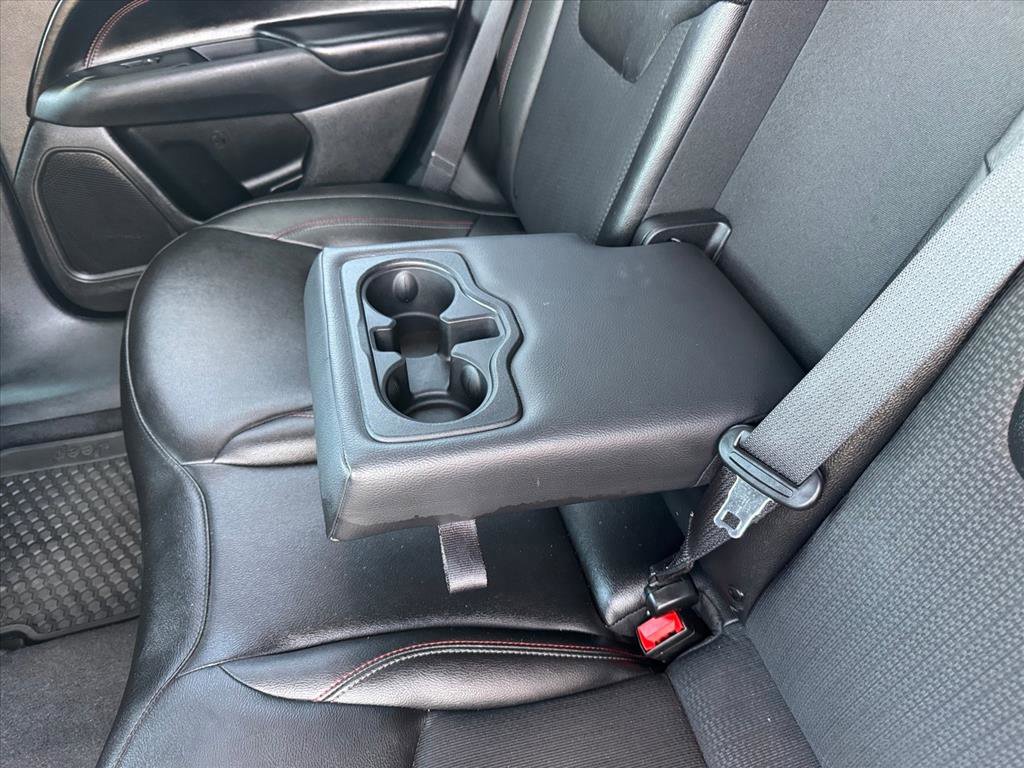Used 2025 Jeep Compass Trailhawk AWD/4WD image 10