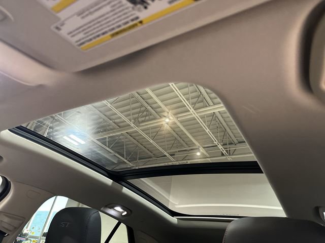 Certified 2023 Buick Envision Essence w/ Sport Touring Package image 18