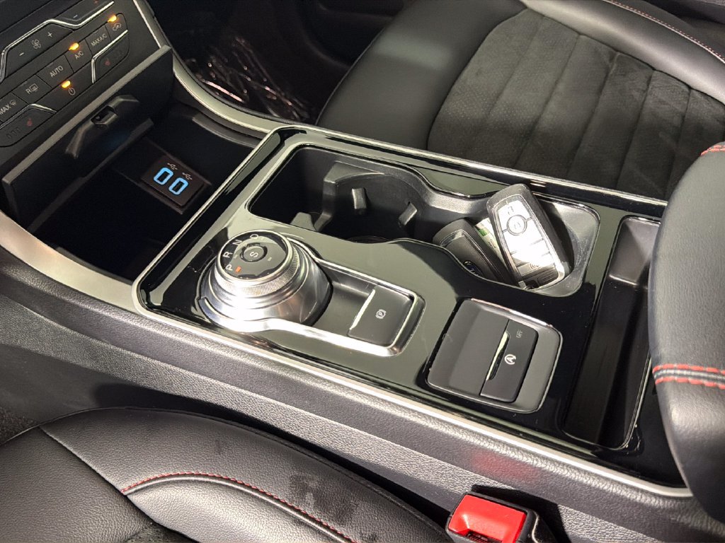 Used 2020 Ford Edge ST-Line FWD image 24