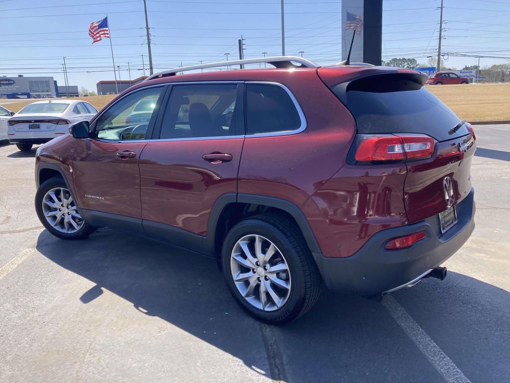 Used 2018 Jeep Cherokee Limited w/ Luxury Group FWD image 4