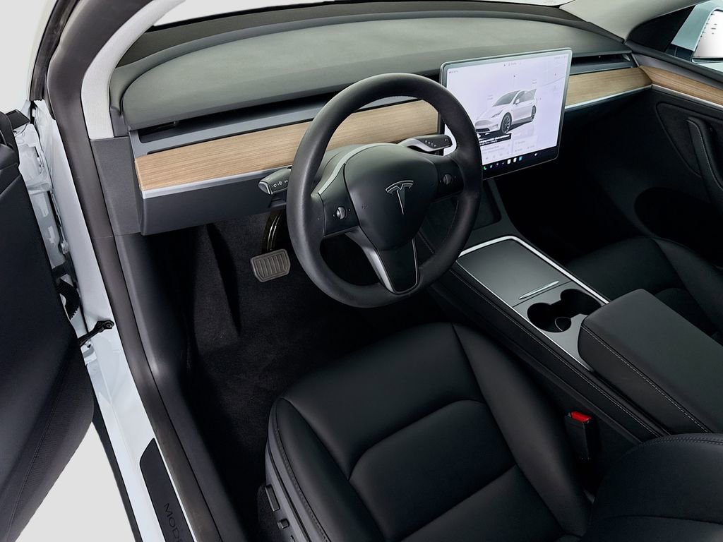 Used 2024 Tesla Model Y Long Range image 9