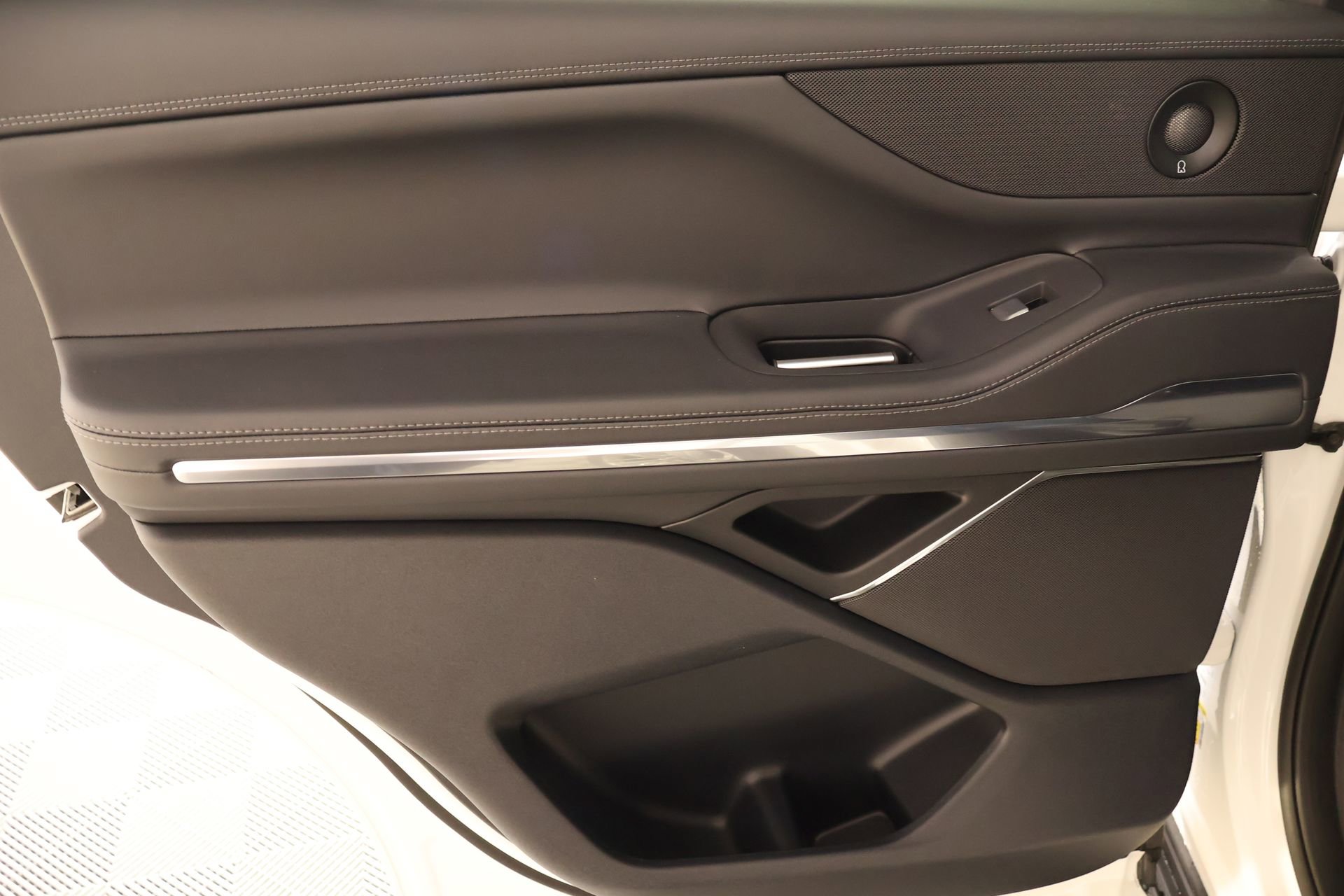 New 2026 Lincoln Navigator Premiere AWD/4WD image 18